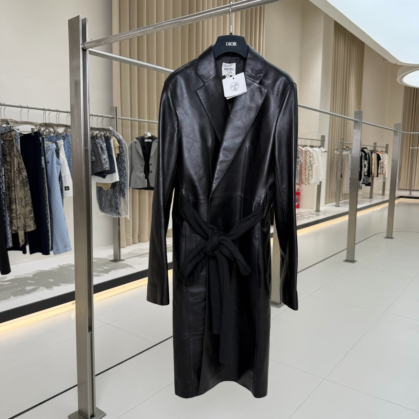 未使用 Hermes/爱马仕 黑色羊绒围裹式羊皮衣外套 38码 GM005988