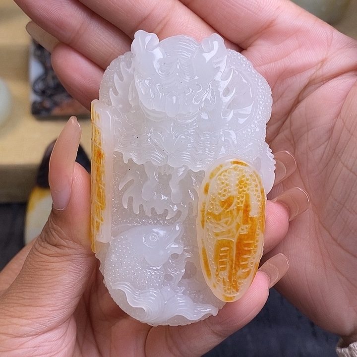 隆源高端珠宝。          