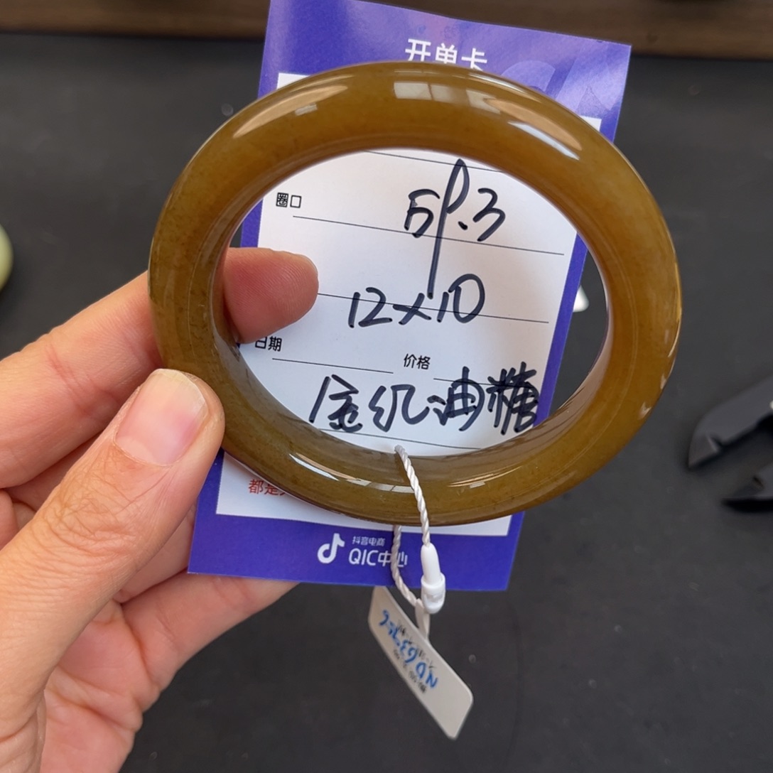 一***光和田玉未镶嵌手镯