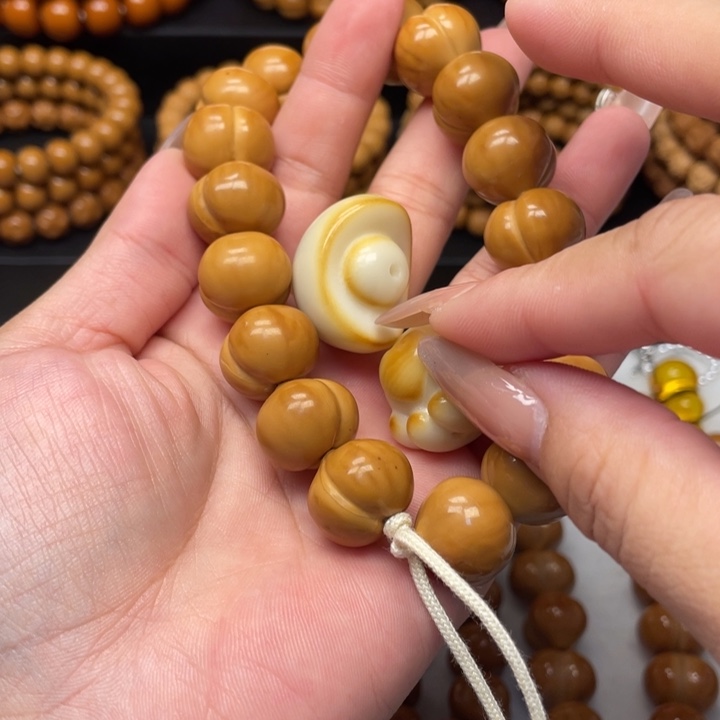 ****炎吊坠猴头核桃微瑕屁桃