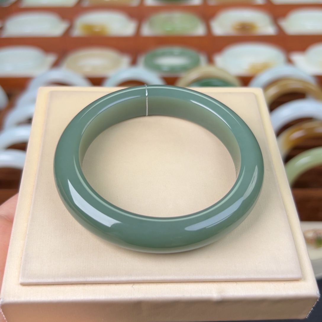 和田玉手镯未镶嵌和田玉