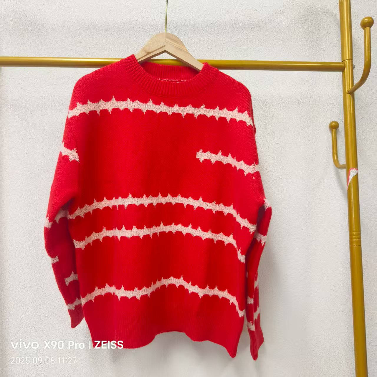 唯琳剪标  A4-6-4861款 红白圆领套头长袖毛衣