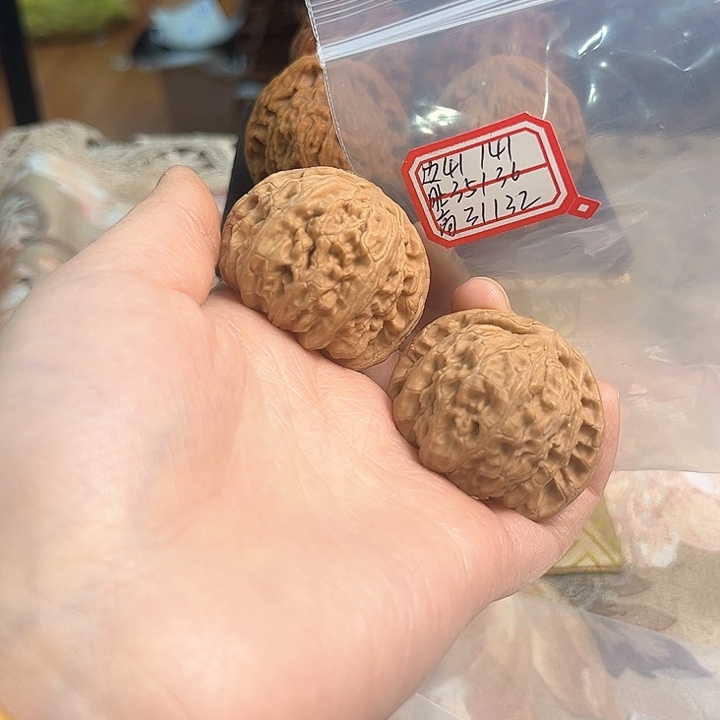 文玩核桃把件白狮子