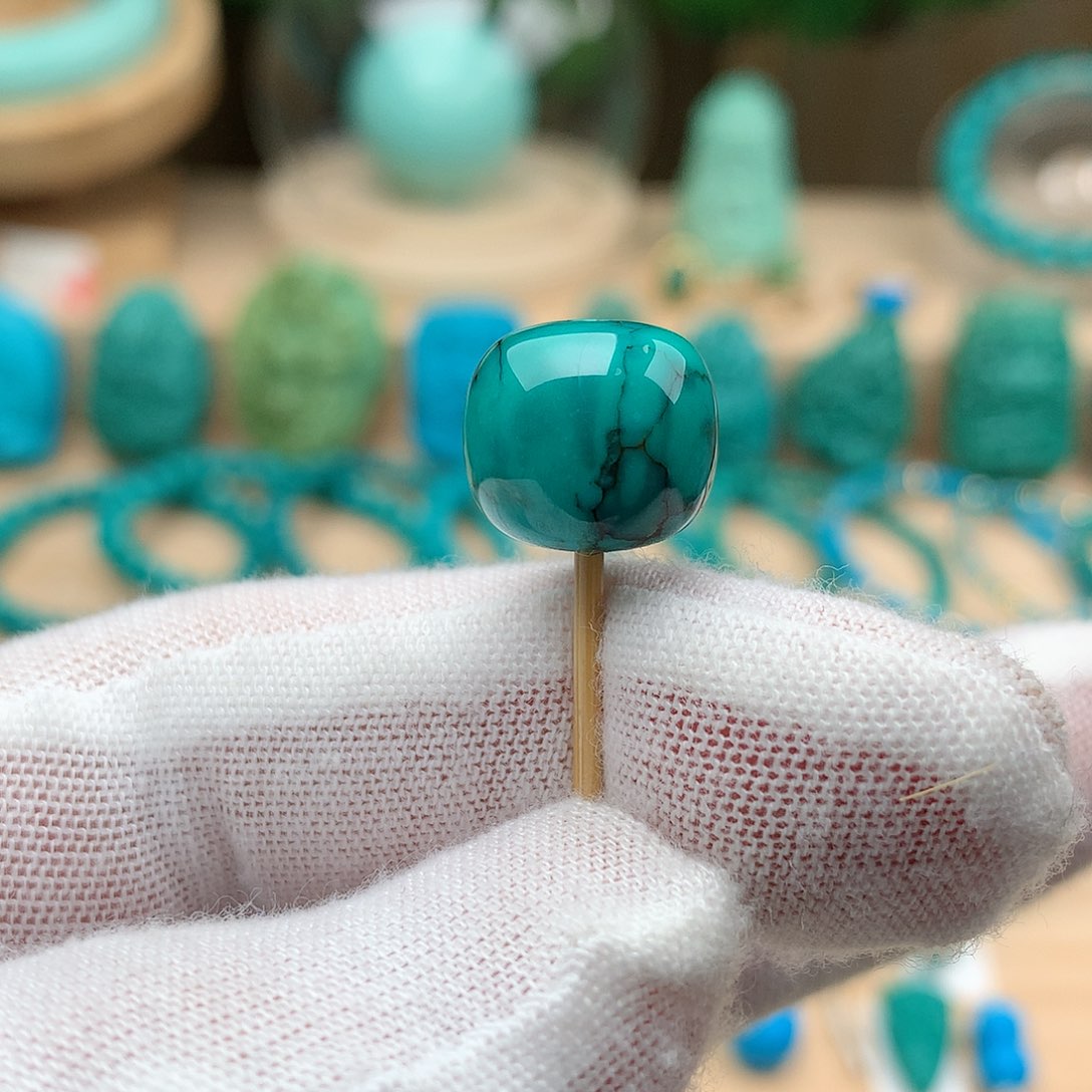 绿松石未镶嵌颈饰