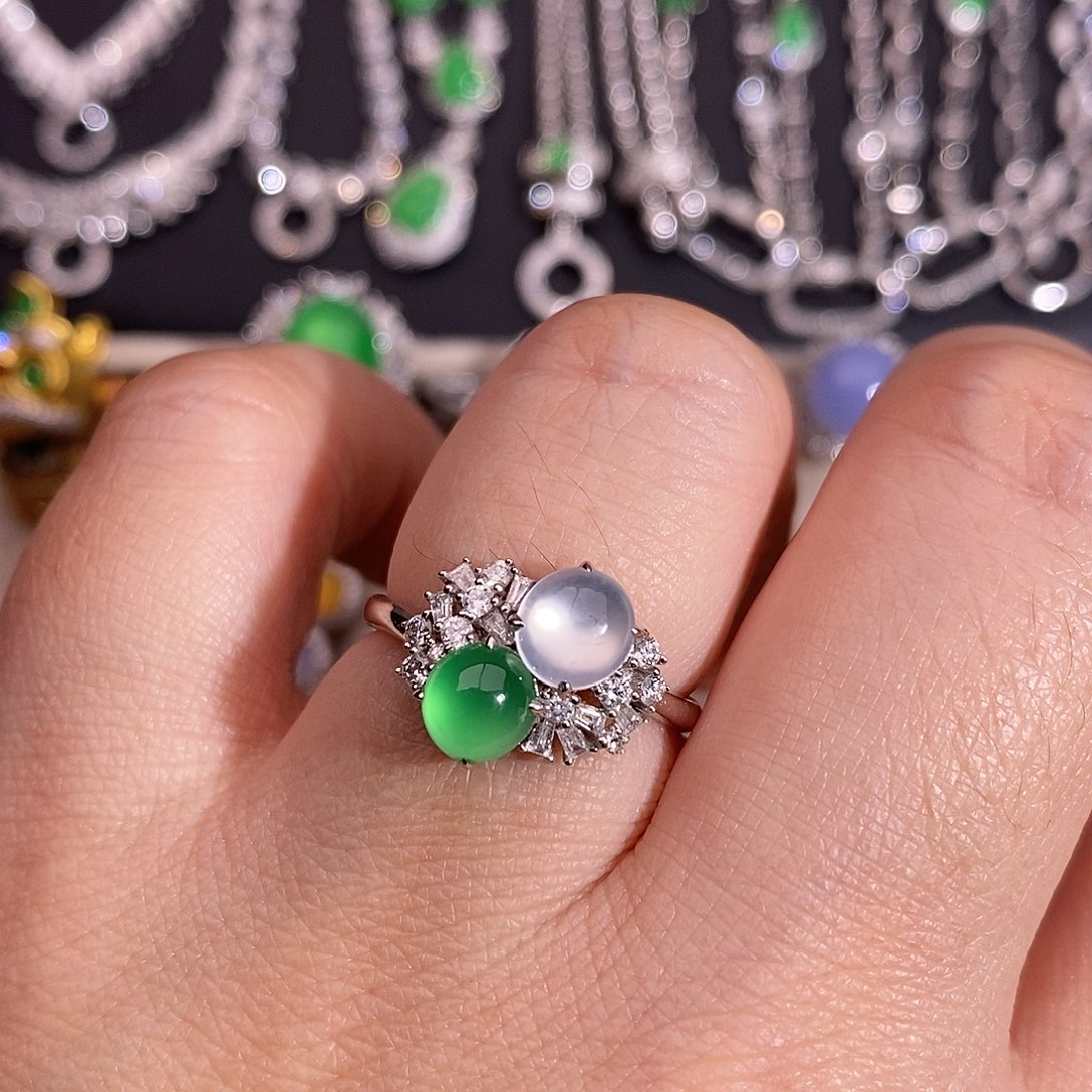 翡翠18K金镶嵌戒指