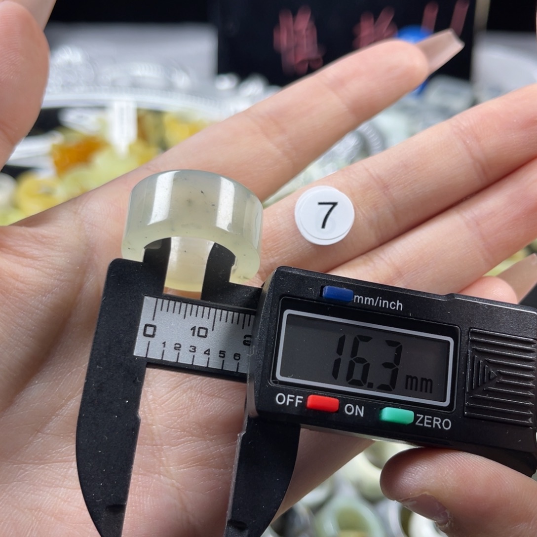 蛇纹石玉未镶嵌戒指