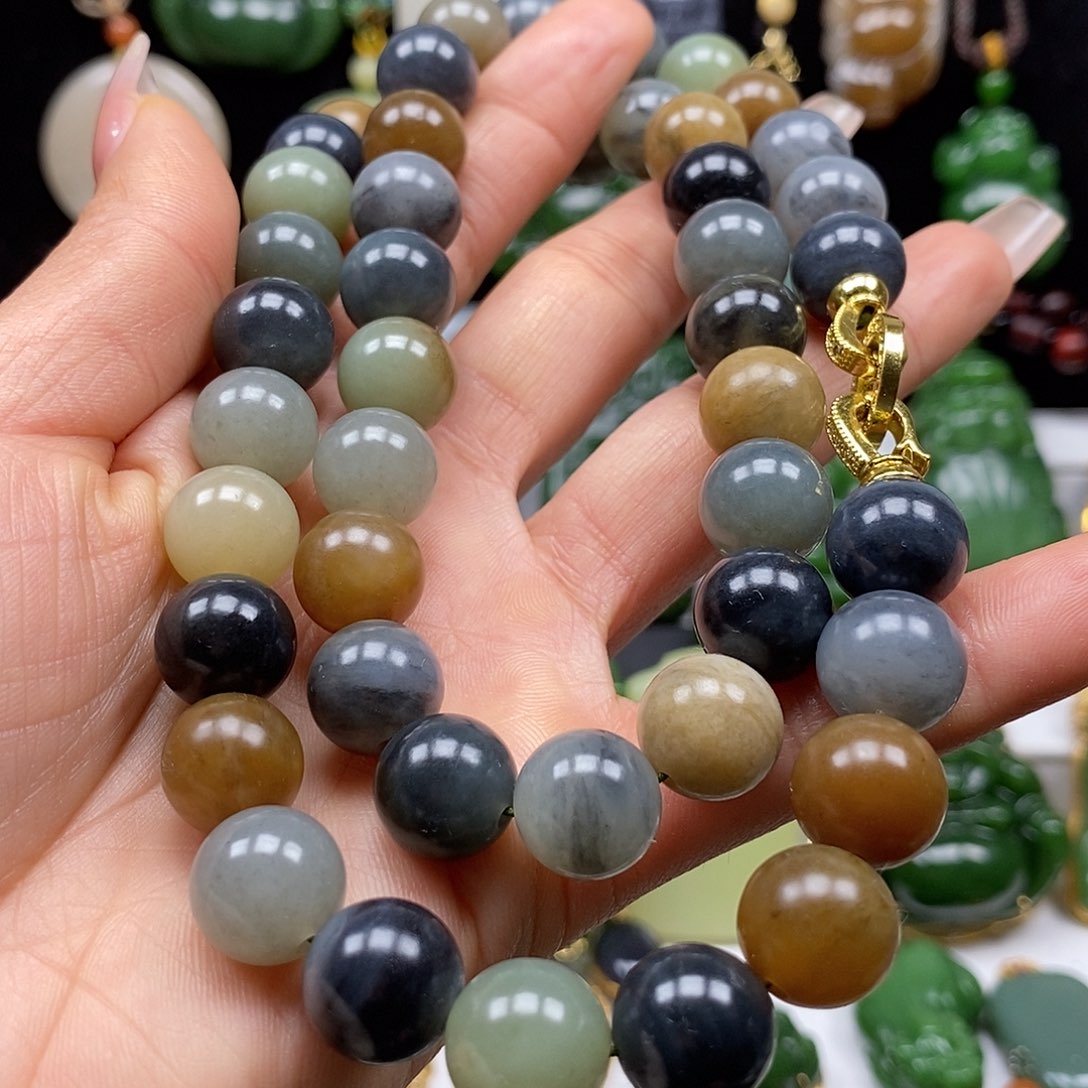 和田玉颈饰未镶嵌