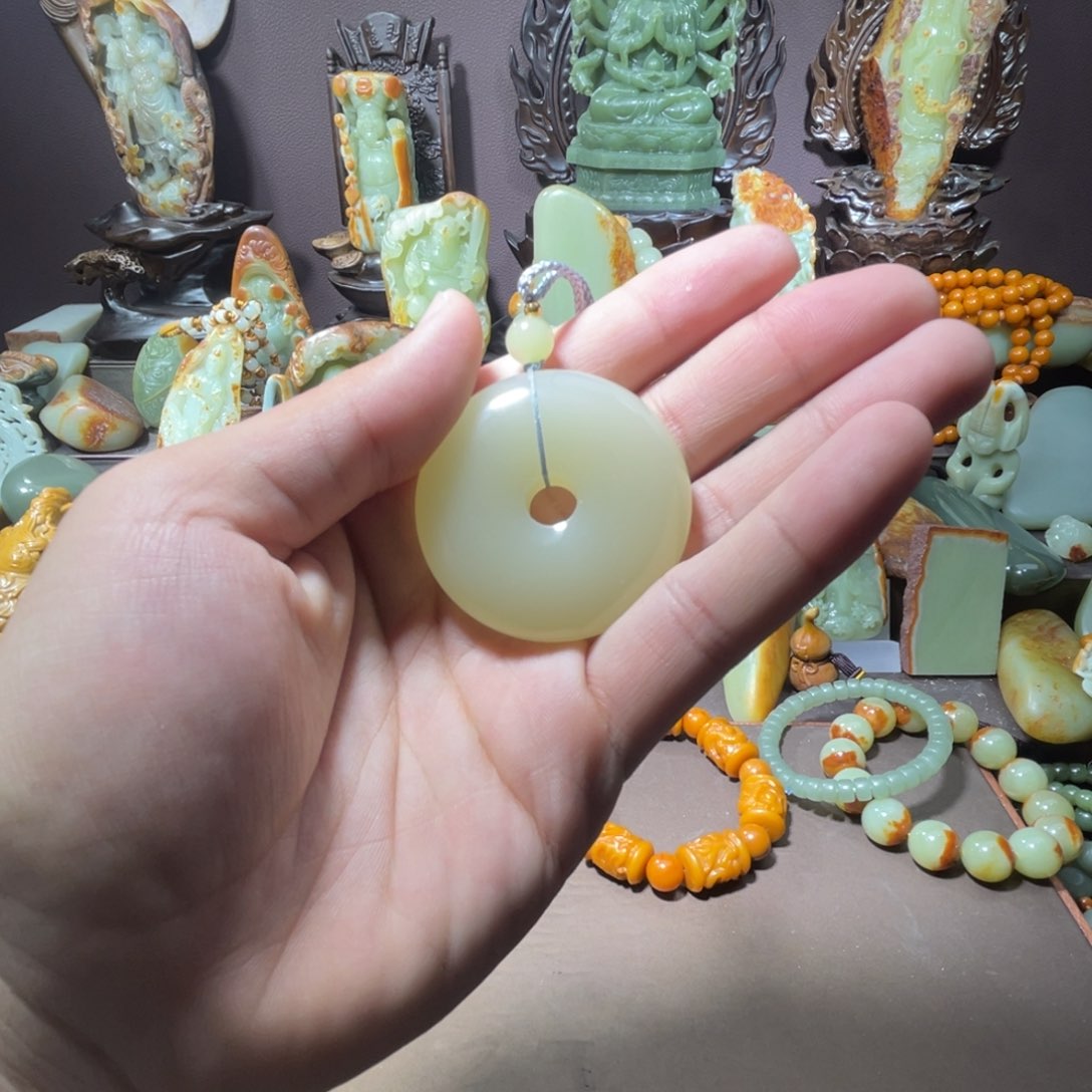 透闪石质玉平安扣未镶嵌