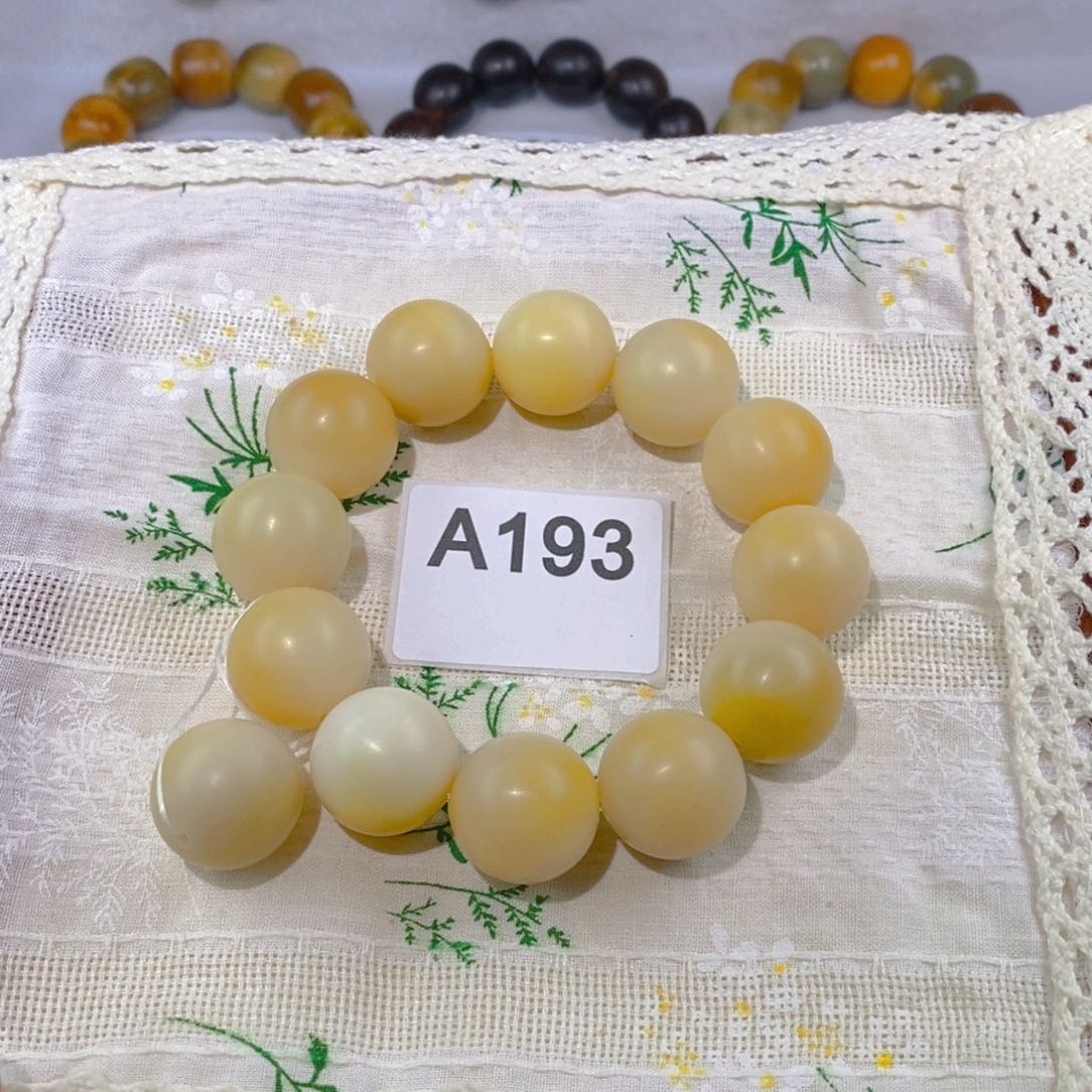 菩提根/象牙果手串溏心圆珠20mm（微微瑕）