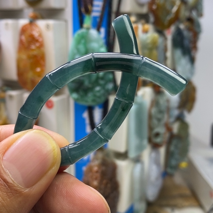 翡翠未镶嵌颈饰我