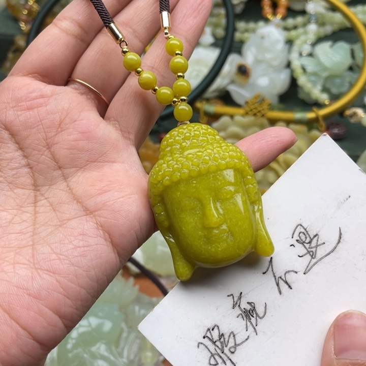 蛇纹石玉吊坠合金