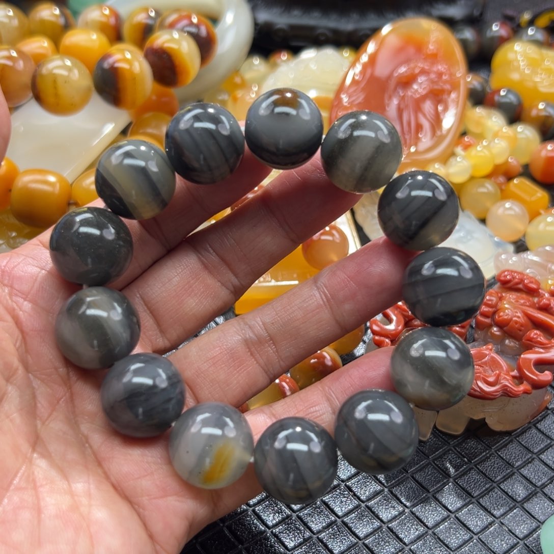 石英质玉未镶嵌颈饰