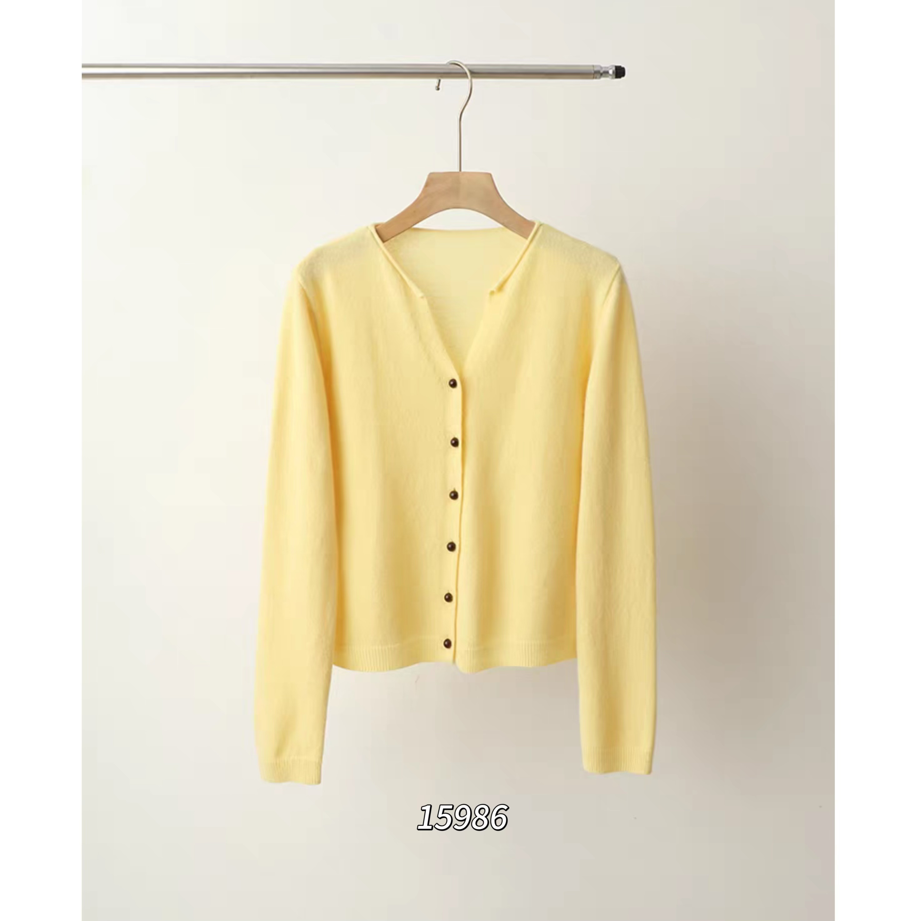 15986 WANGDAN（部无水洗唛介意慎拍)新款净版剪刀领针织开衫