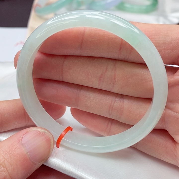 翡翠手镯未镶嵌61圈