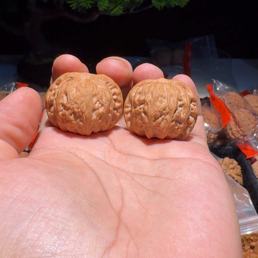 平***人文玩核桃吊坠龙珠