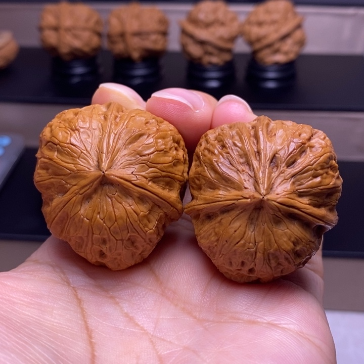 把件文玩核桃玉面三楞62