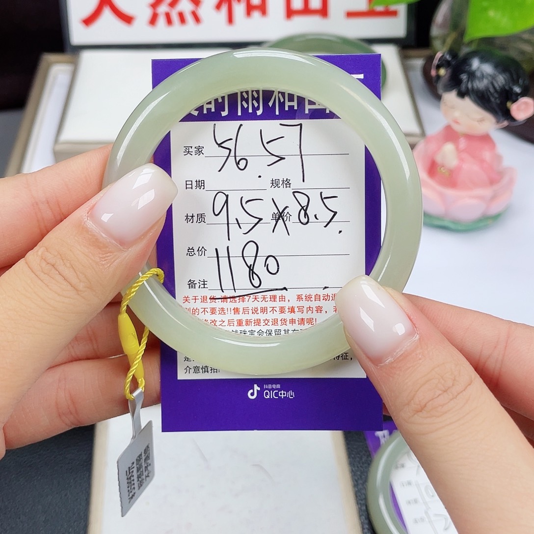 和田玉手镯未镶嵌