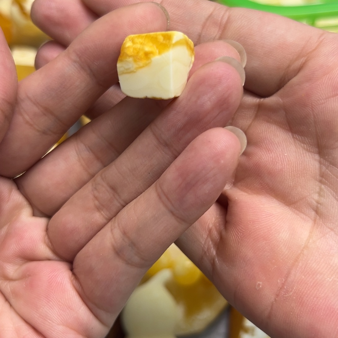 定制琥珀未镶嵌W***r蜜蜡