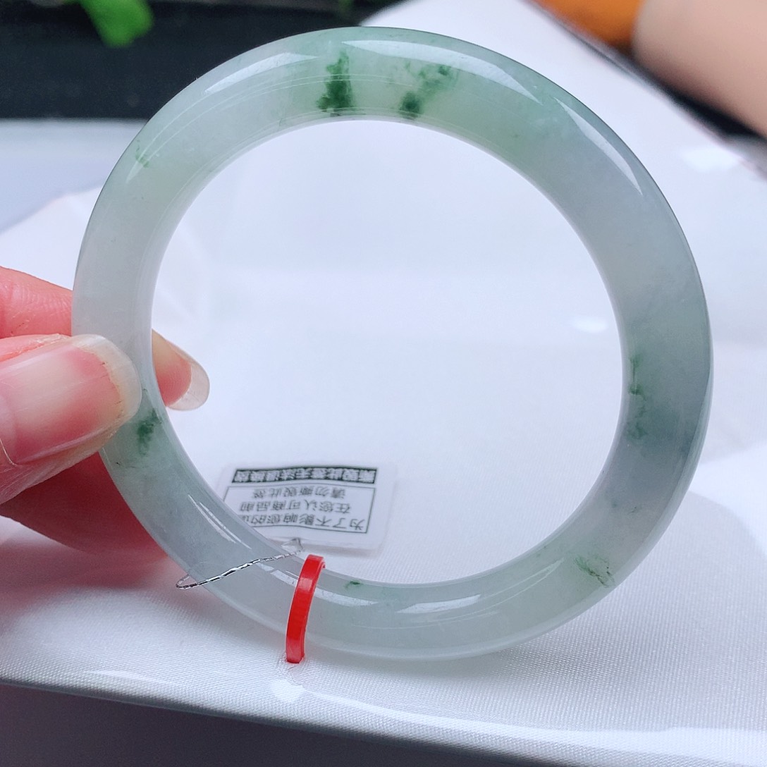 翡翠手镯未镶嵌53圈