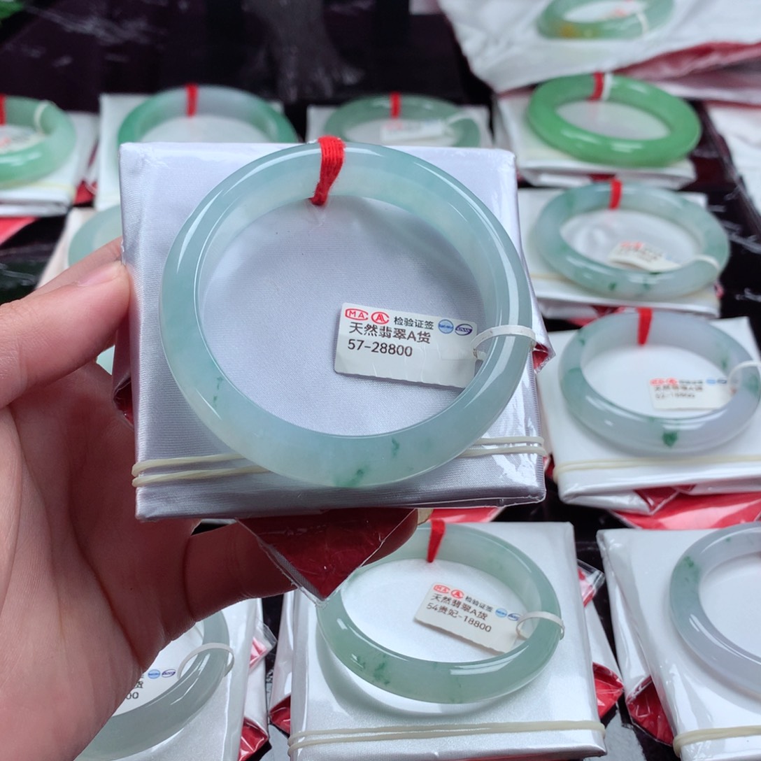 翡翠手镯未镶嵌缅甸翡翠天然手镯