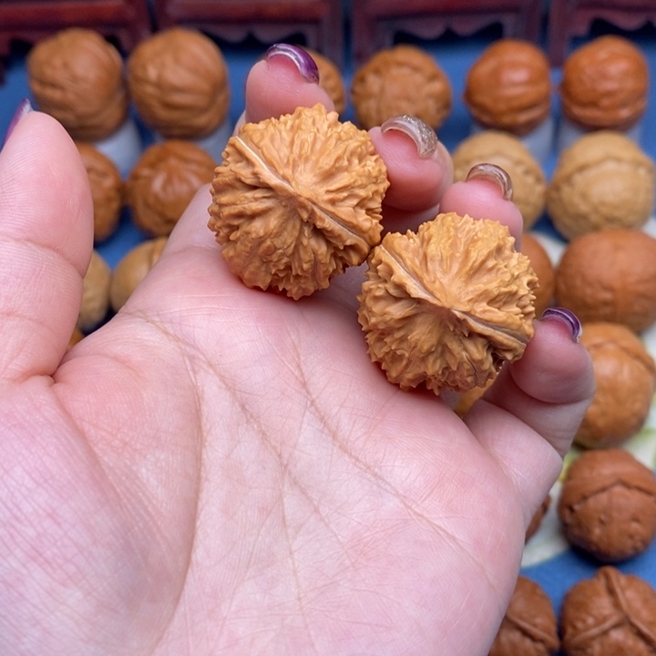 文玩核桃把件小狮子