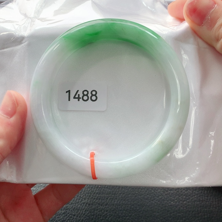 翡翠手镯未镶嵌天然翡翠手镯