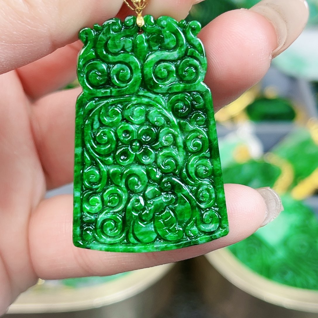 翡翠颈饰18K金镶嵌吊坠