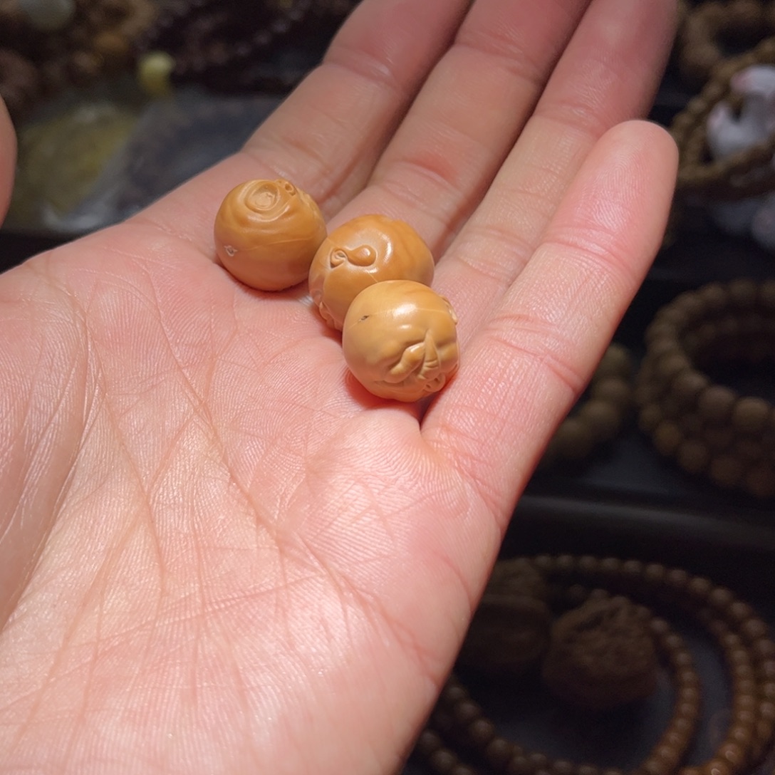 猴头核桃吊坠别说话吻我