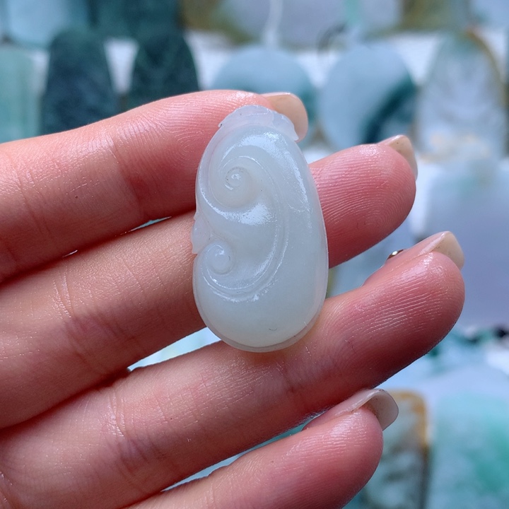 定制翡翠未镶嵌如意