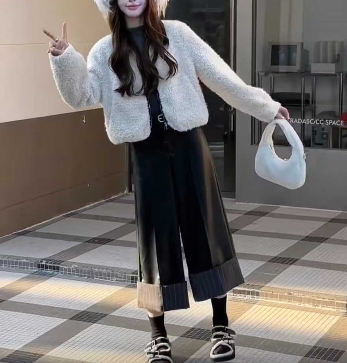 9601-2-DQ米色时尚假两件毛毛短款外套