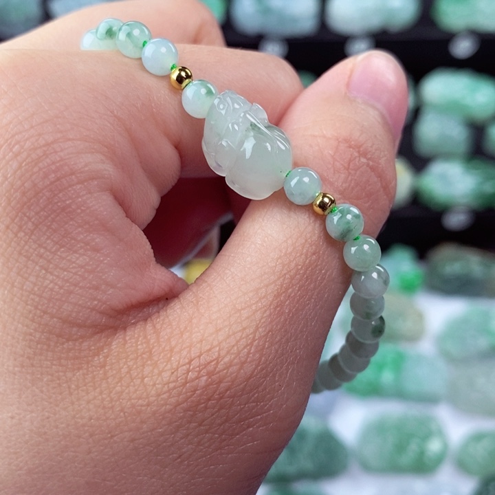 翡翠颈饰未镶嵌天然