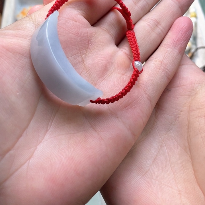 翡翠颈饰未镶嵌手牌