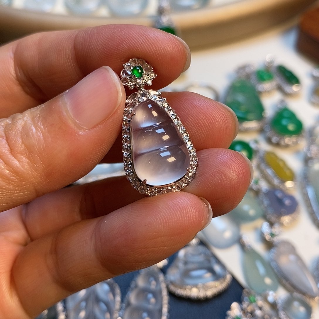 翡翠颈饰18K金镶嵌福豆