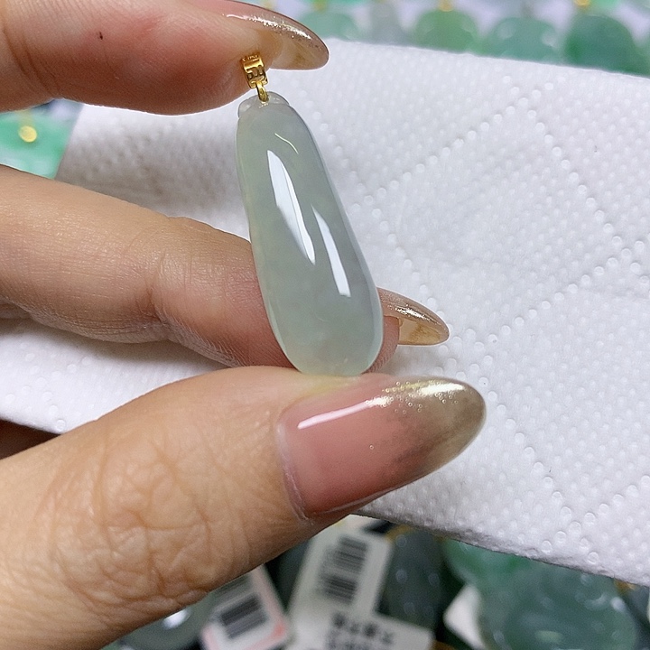 翡翠18K金镶嵌颈饰挂件