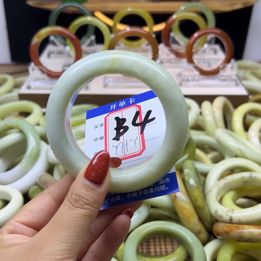 Y***Y岫玉未镶嵌手镯岫