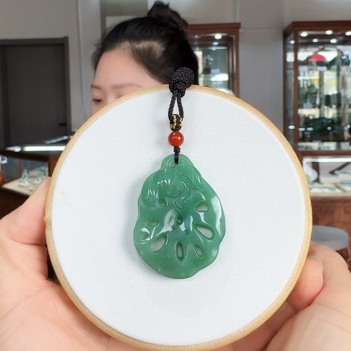 密玉（石英质玉）吊坠合金