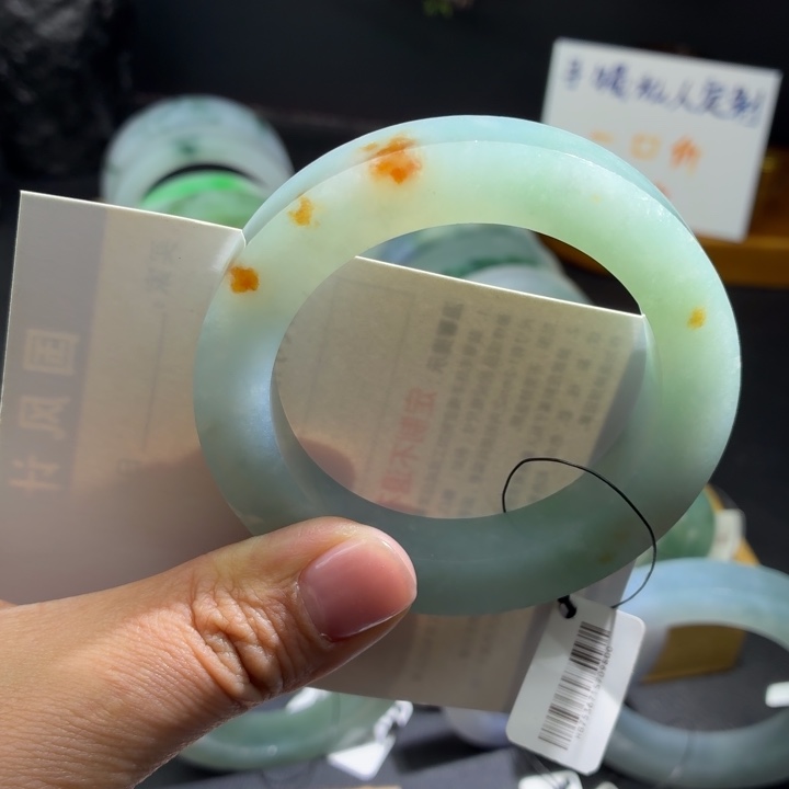 定制翡翠未镶嵌翡翠手镯