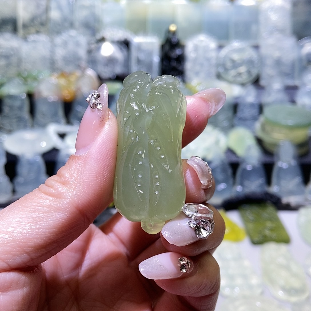 岫玉吊坠未镶嵌吊坠