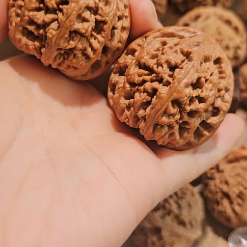 吊坠文玩核桃43粗筋