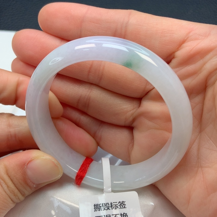 翡翠手镯未镶嵌54圈