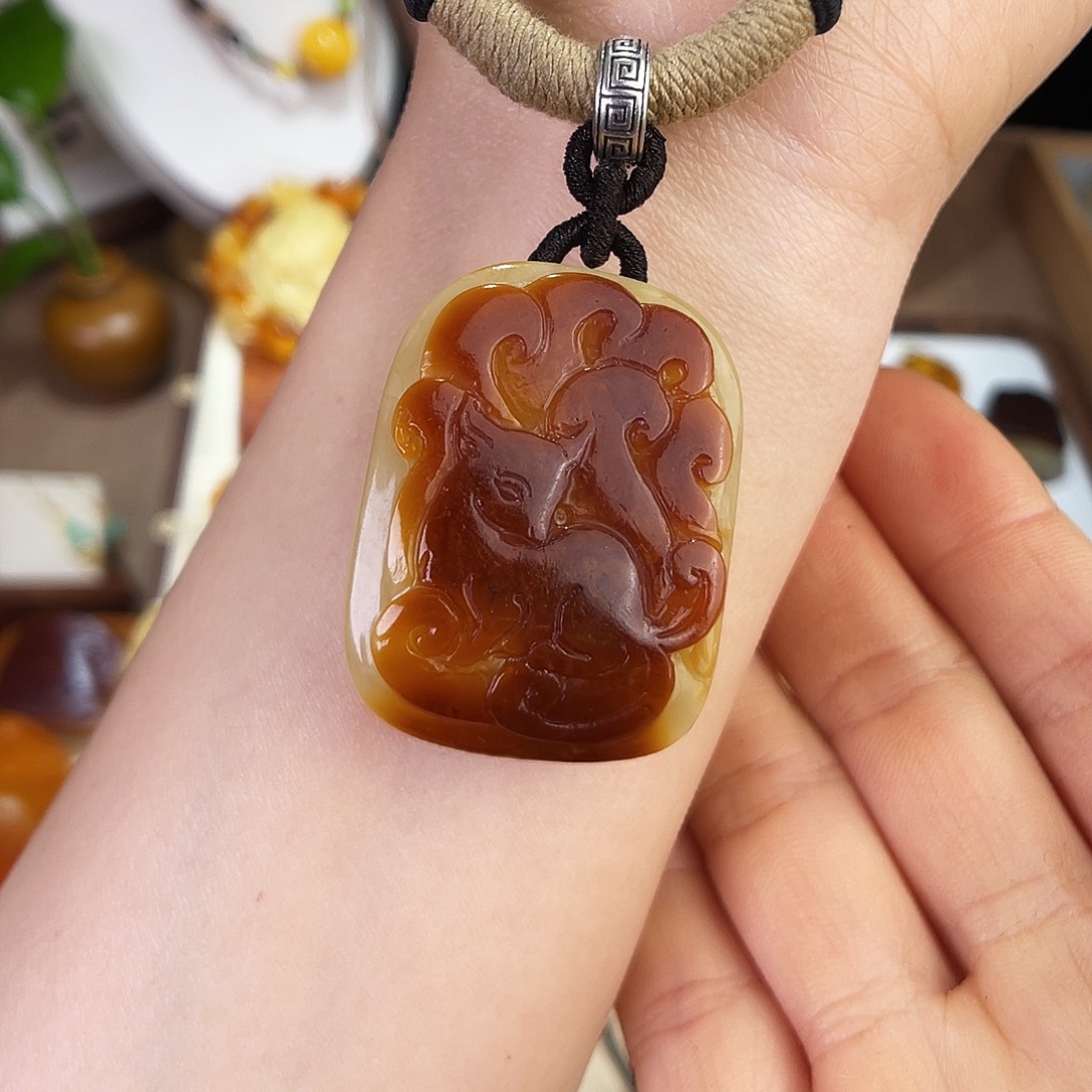 琥珀珠宝奇石未镶嵌梁***。