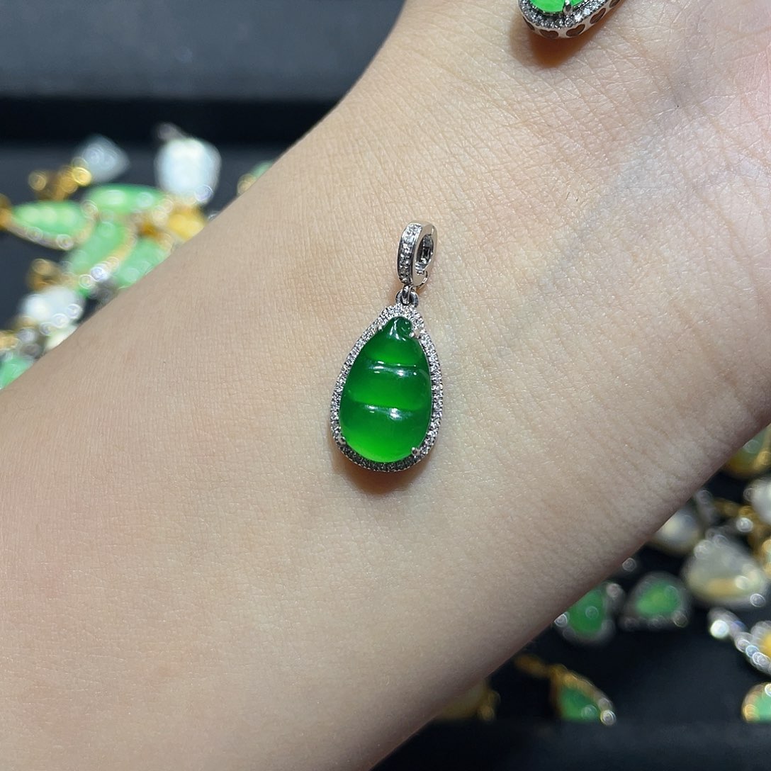 翡翠颈饰18K金镶嵌瑜****)吊坠