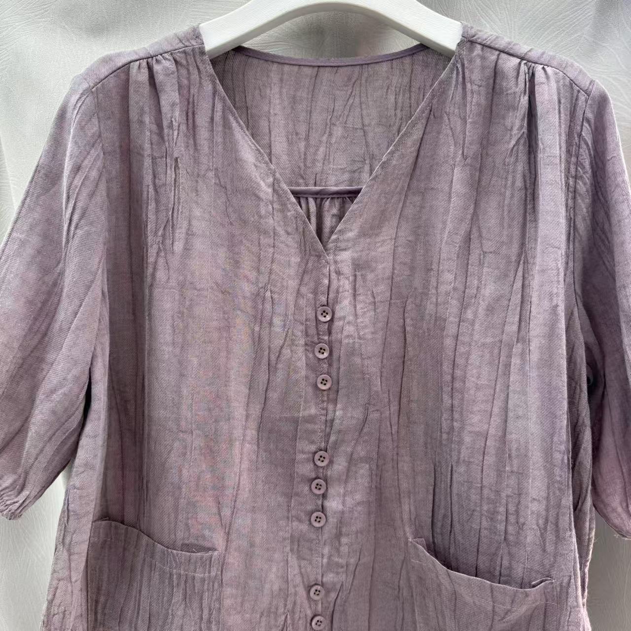 190-T复古褶皱肌理感V领时尚宽松中袖女麻上衣