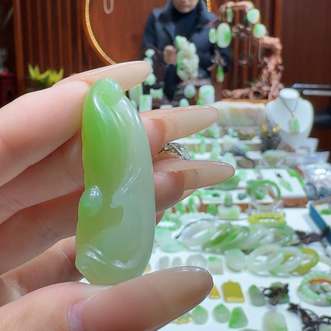 和田玉翠青冰底灵狐未镶嵌