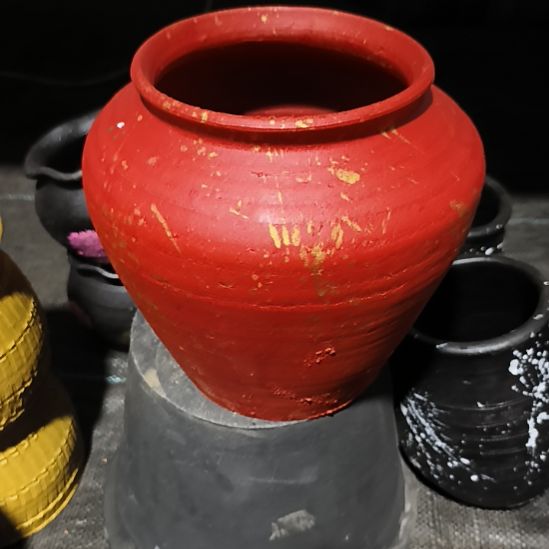 微瑕疵红金大肚瓶口径14高度19底部有孔