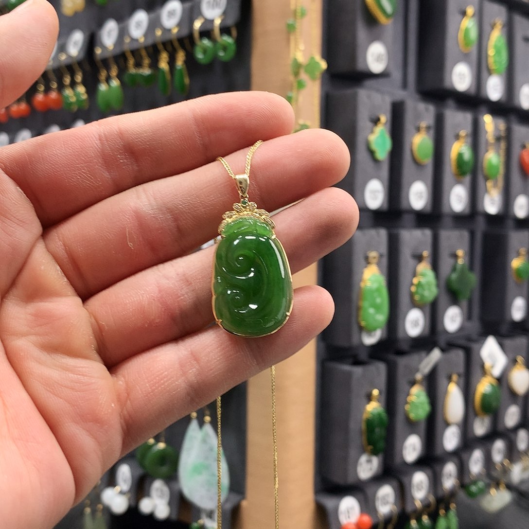 和田玉颈饰18K金镶嵌