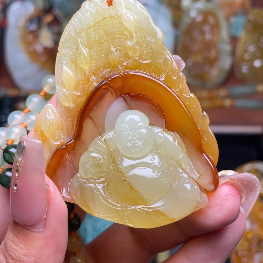 蛇纹石玉未镶嵌颈饰业***者