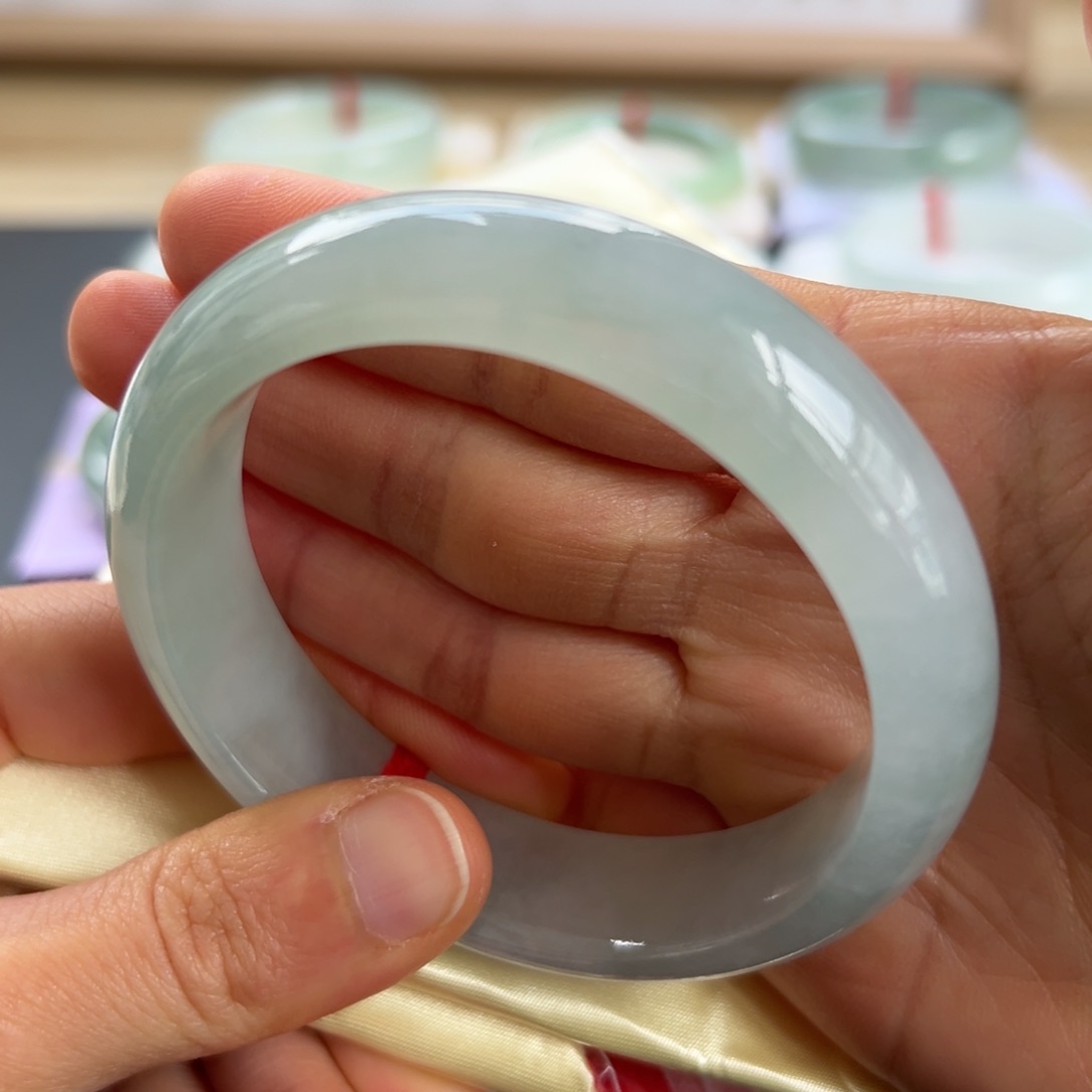 翡翠手镯未镶嵌手镯