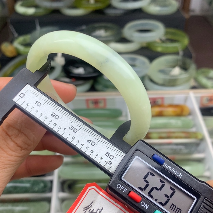 蛇纹石玉未镶嵌手镯553