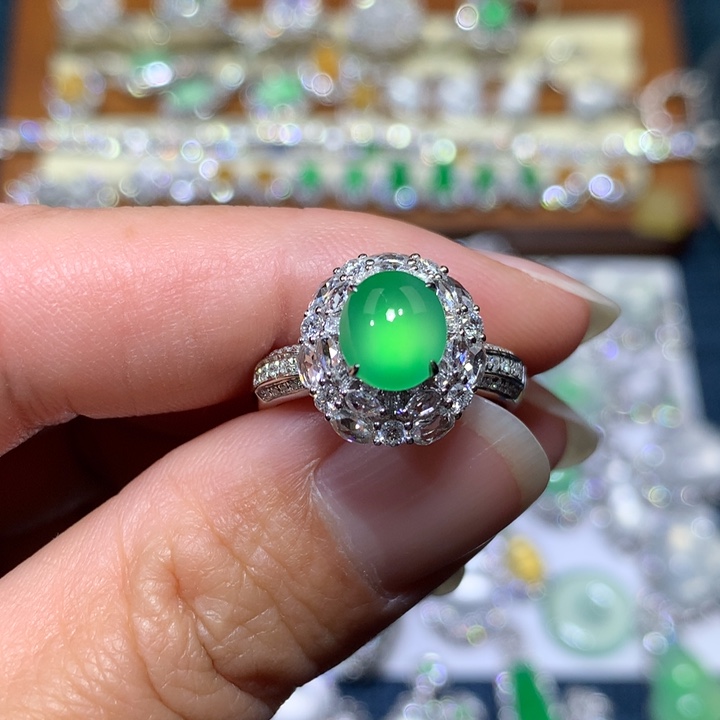 翡翠戒指18K金镶嵌木那绿戒指